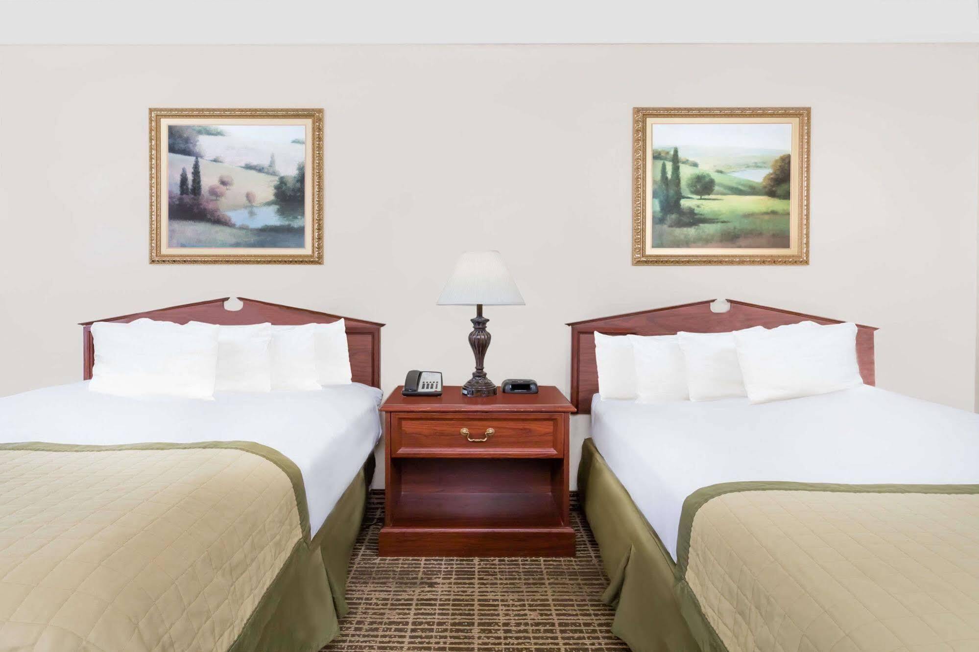 Motel Baymont By Wyndham Eden Esterno foto